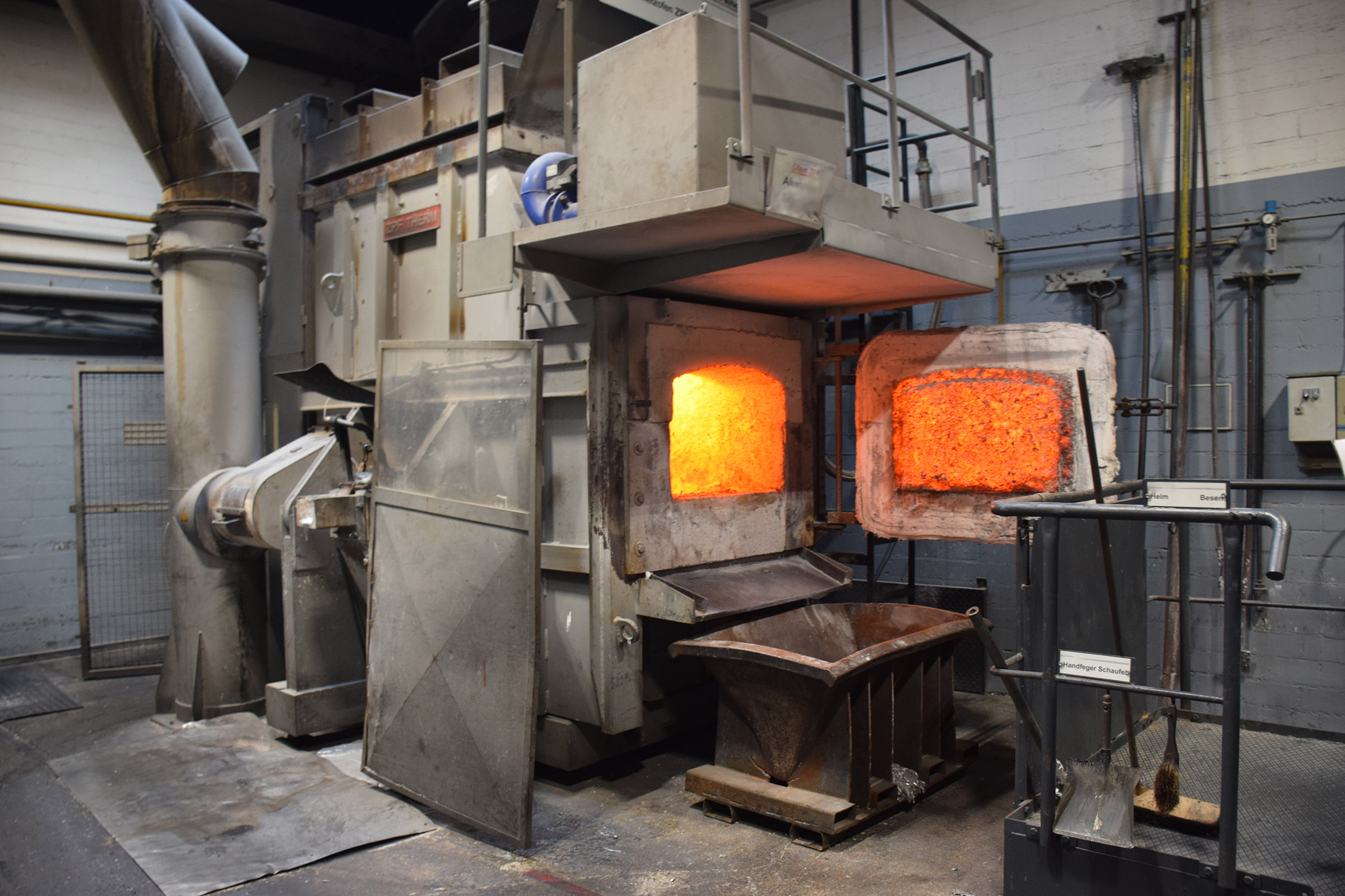 Печь для плавки и выдержки ZPF ST-G2T6 HTH O1834, б/у