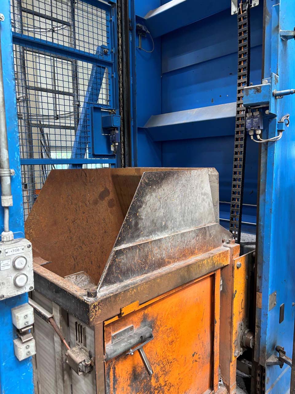 Печь для плавки и выдержки StrikoWestofen MH II-T 3000/2000 G-eg Plus+ O1843, б/у Печь для плавки и выдержки StrikoWestofen MH II-T 3000/2000 G-eg Plus+ O1843, б/у